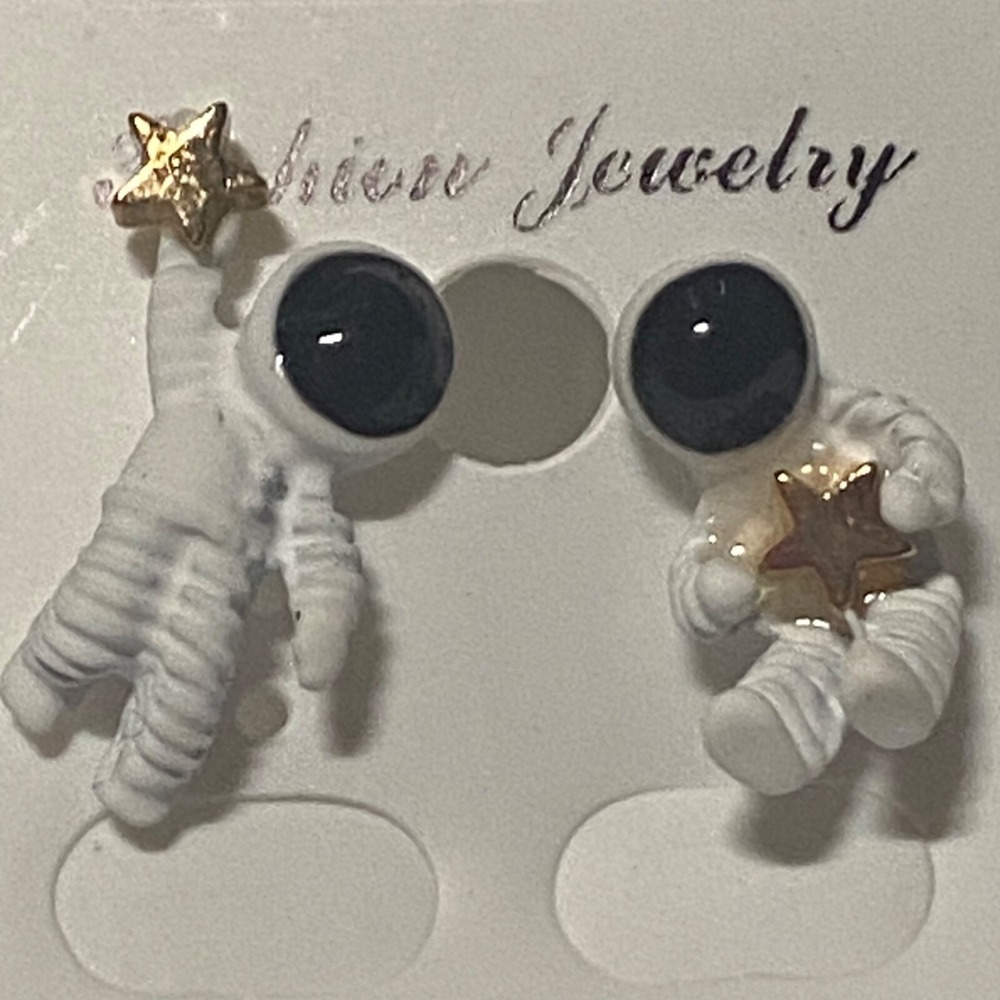 Astronaut Stud Earrings Women's White‎ Gold Star Space Galaxy Novelty